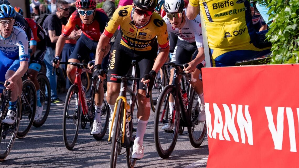 A Cavendish l’ultima tappa del Giro, Roglic vince la corsa A Cavendish l’ultima tappa del Giro, Roglic vince la corsa