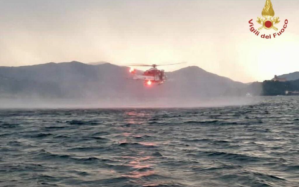 Barca si ribalta sul Lago Maggiore, un morto e dispersi Barca si ribalta sul Lago Maggiore, un morto e dispersi