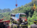 Recuperato il pullman precipitato in Costiera Amalfitana