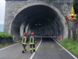 Lecco, frana provoca crollo in galleria. Bloccata strada e ferrovia