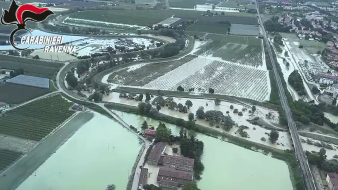 Maltempo in Emilia Romagna, continuano i controlli dei carabinieri Maltempo in Emilia Romagna, continuano i controlli dei carabinieri