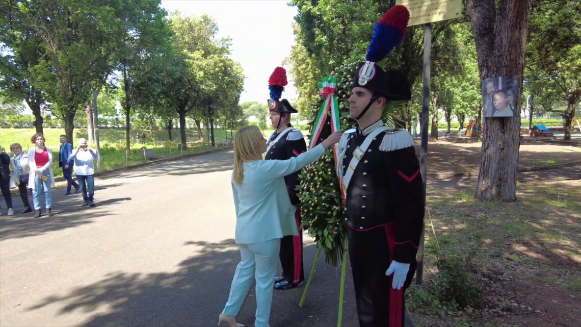 Meloni visita parco di Roma intitolato a Falcone e Borsellino Meloni visita parco di Roma intitolato a Falcone e Borsellino