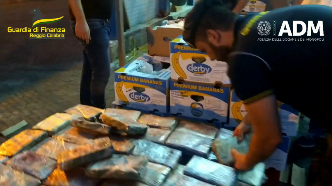 Sequestro record di 2,700 kg di cocaina nel reggino Sequestro record di 2,700 kg di cocaina nel reggino