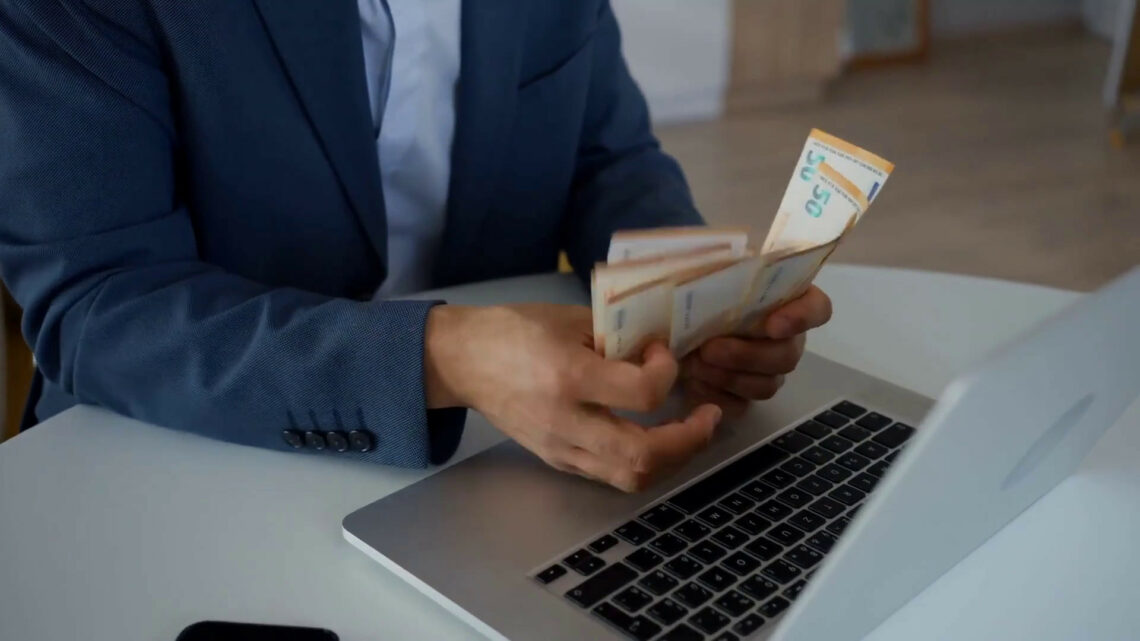 Via libera al Dl Lavoro, aumenti fino a 100 euro in busta paga Via libera al Dl Lavoro, aumenti fino a 100 euro in busta paga