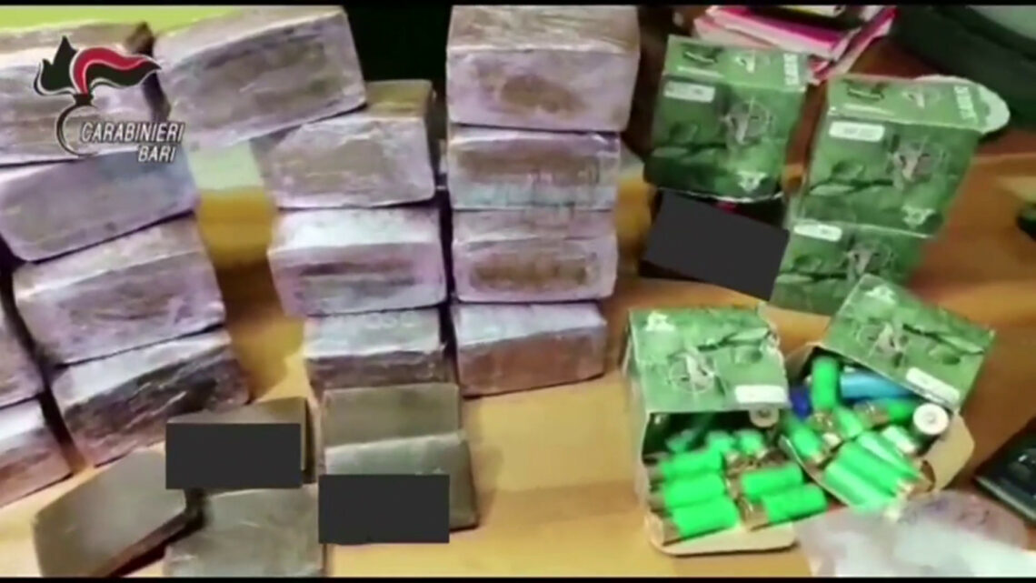 Scoperto traffico di droga e armi in Puglia, 20 arresti Scoperto traffico di droga e armi in Puglia, 20 arresti