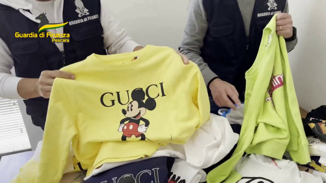 Pescara, Guardia di Finanza sequestra 250mila prodotti non conformi Pescara, Guardia di Finanza sequestra 250mila prodotti non conformi