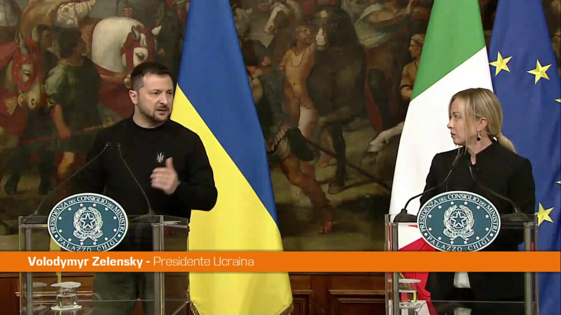 Zelensky “Abbiamo scelto la pace, ma dobbiamo lottare per difenderci” Zelensky “Abbiamo scelto la pace, ma dobbiamo lottare per difenderci”