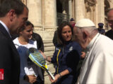 Asta benefica per racchetta da padel autografata dal Papa