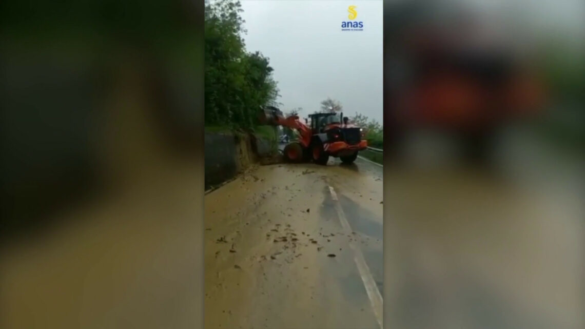 Alluvione Emilia Romagna, chiusi alcuni tratti Statale 9 nel Ravennate Alluvione Emilia Romagna, chiusi alcuni tratti Statale 9 nel Ravennate
