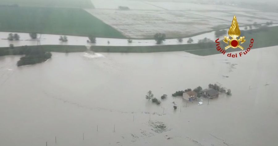 Due morti in Emilia Romagna per il maltempo. Allagamenti e abitazioni evacuate Due morti in Emilia Romagna per il maltempo. Allagamenti e abitazioni evacuate