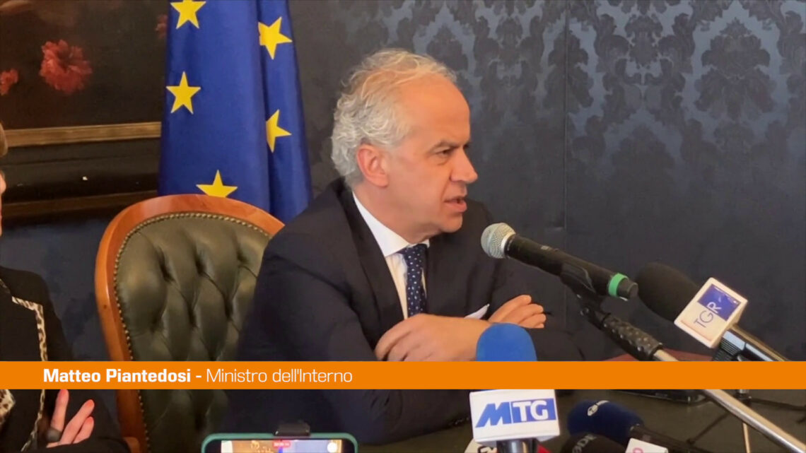 Migranti, Piantedosi “Al lavoro per decongestionamento di Lampedusa” Migranti, Piantedosi “Al lavoro per decongestionamento di Lampedusa”