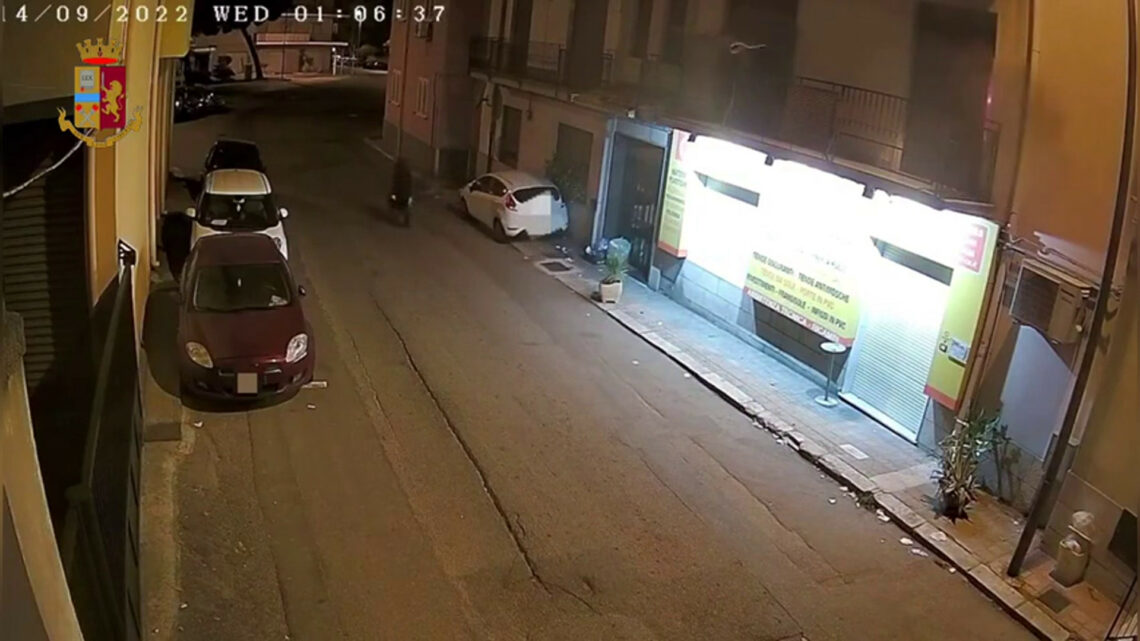 Omicidio e incendio doloso in casa, 45enne inchiodato dalle telecamere Omicidio e incendio doloso in casa, 45enne inchiodato dalle telecamere