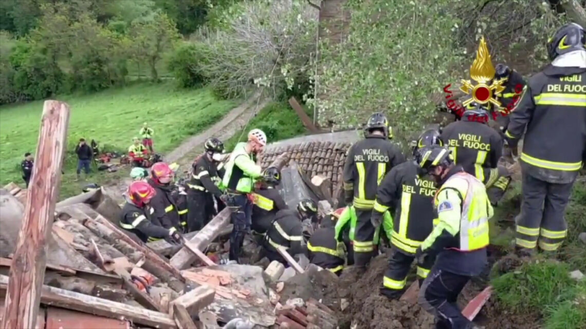 Maltempo E.Romagna, recuperato cadavere tra le macerie a Fontanelice Maltempo E.Romagna, recuperato cadavere tra le macerie a Fontanelice