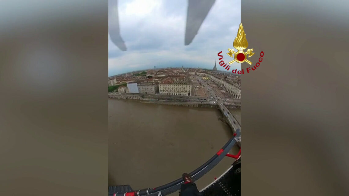 Maltempo, allerta per la piena del Po a Torino Maltempo, allerta per la piena del Po a Torino