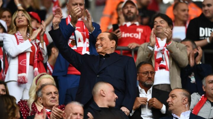 Forza Italia verso la liquidazione. Peones ed ex cortigiani cercano nuovi accasamenti. Scomparso il Garante, Meloni dovrà aggiustare la rotta nella UE