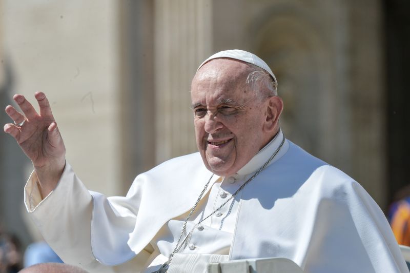 Papa “Affrontare il tema dell’accoglienza senza scuse e indugi” Papa “Affrontare il tema dell’accoglienza senza scuse e indugi”
