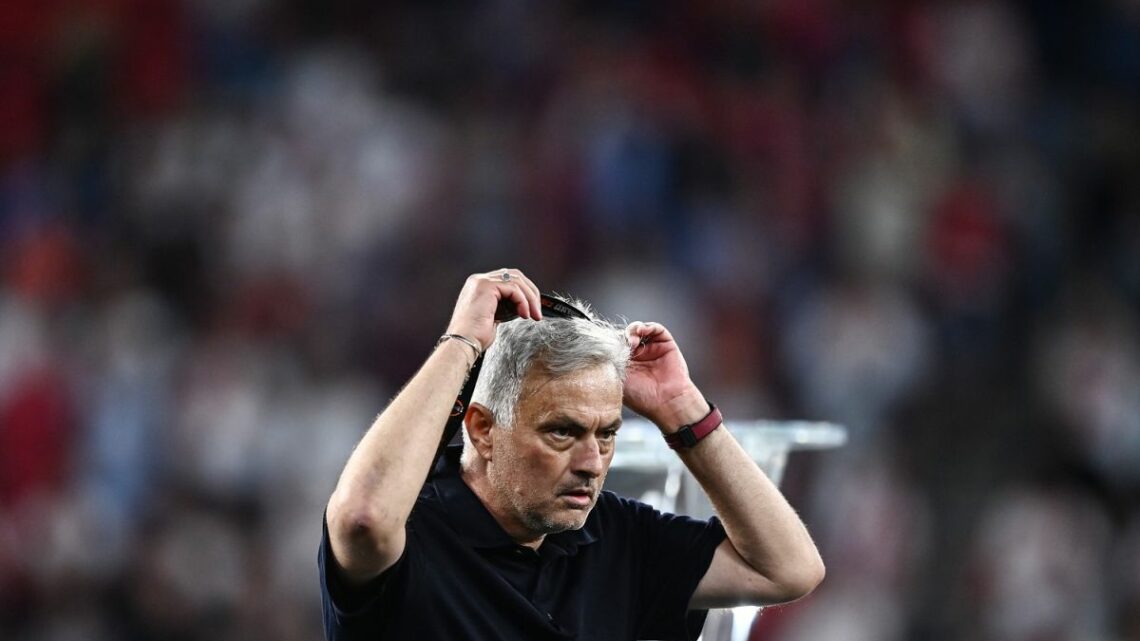 Stangata Uefa per Mourinho, 4 turni per insulti a Taylor Stangata Uefa per Mourinho, 4 turni per insulti a Taylor