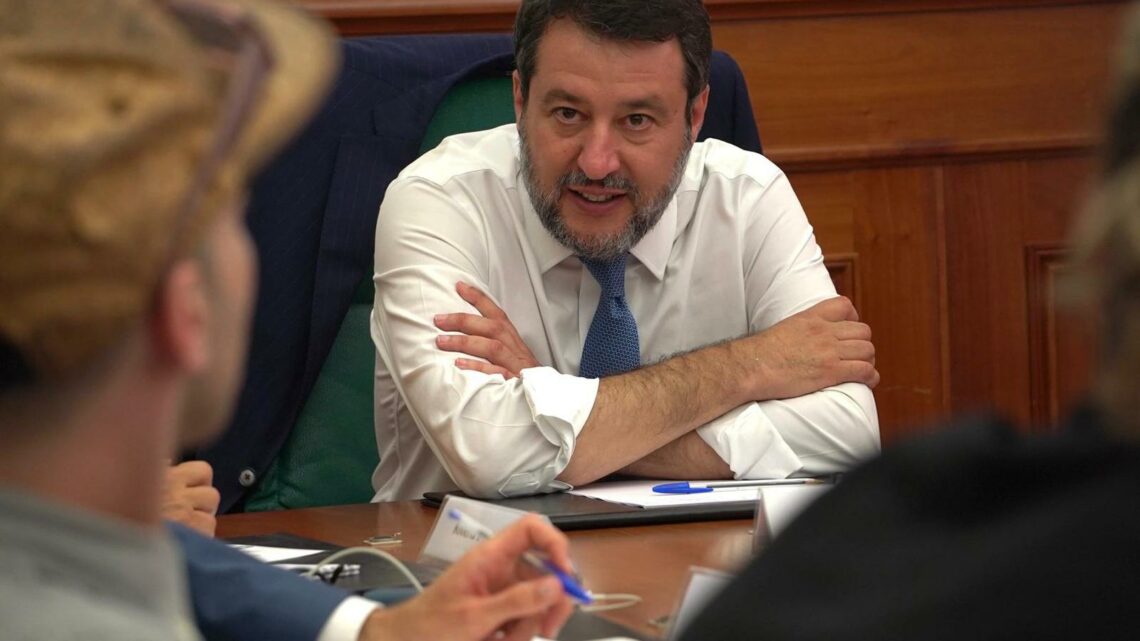 Codice della Strada, Salvini incontra gli influencer Codice della Strada, Salvini incontra gli influencer