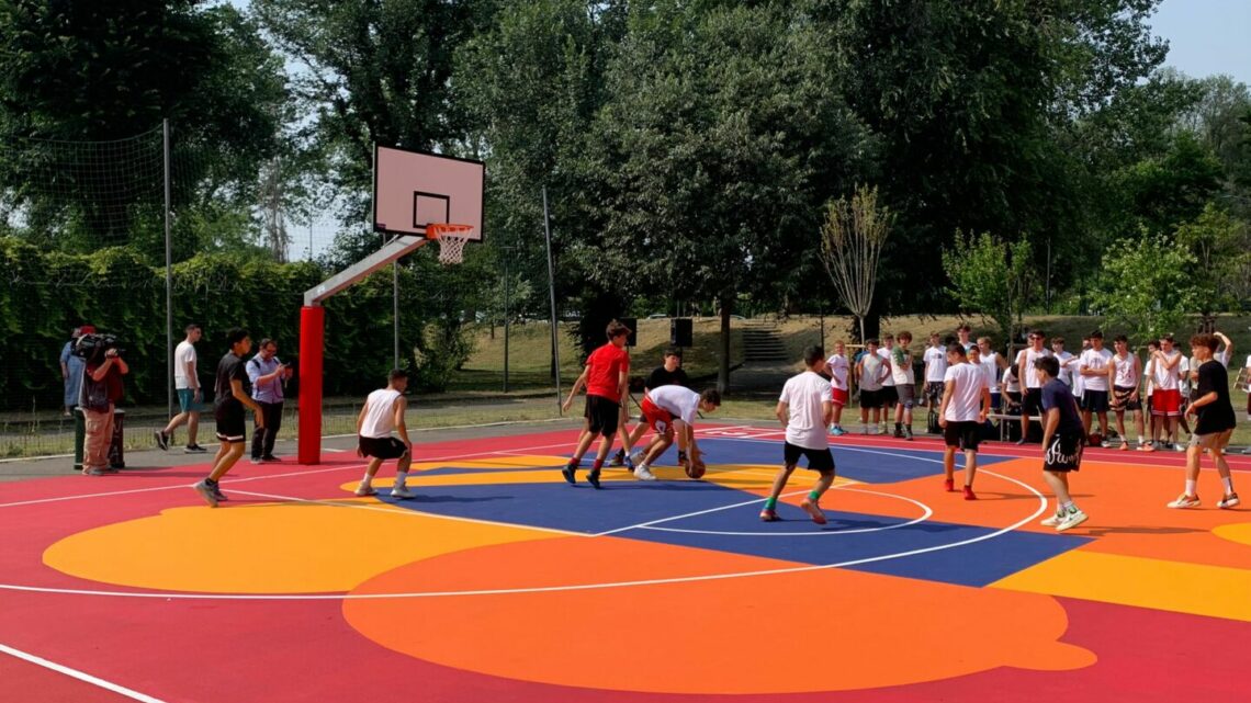 Basket, Kellogg con Belinelli inaugura un campo di quartiere a Milano Basket, Kellogg con Belinelli inaugura un campo di quartiere a Milano