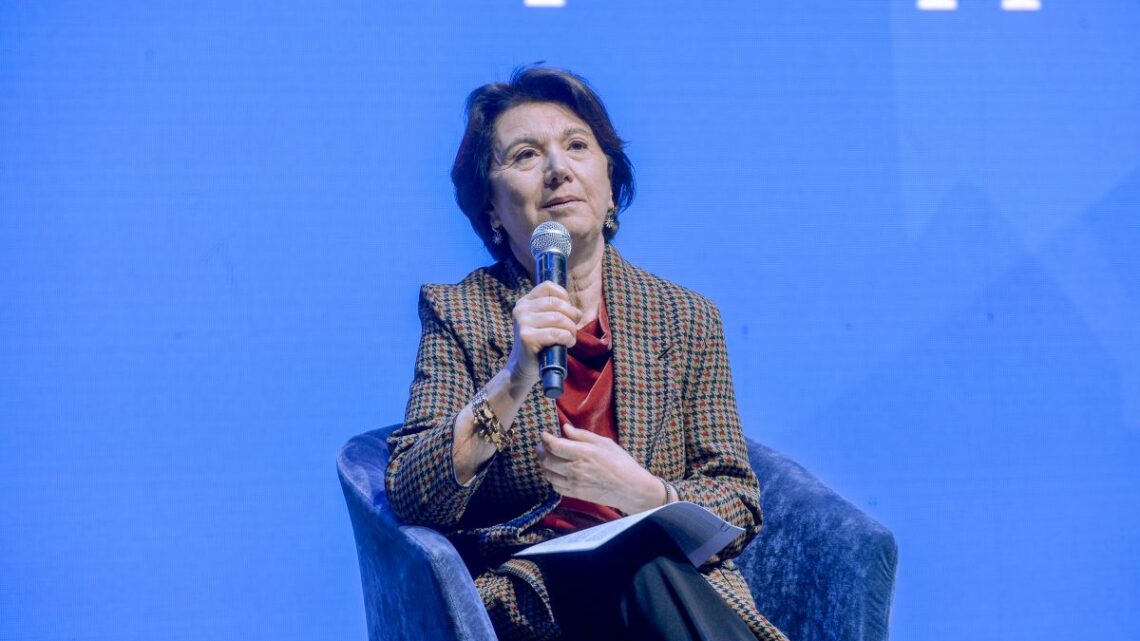 Roccella “Torniamo a rendere premiante la genitorialità” Roccella “Torniamo a rendere premiante la genitorialità”