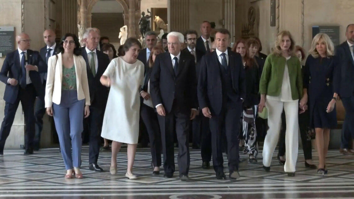 Mattarella e Macron al Louvre inaugurano mostra “Napoli a Parigi” Mattarella e Macron al Louvre inaugurano mostra “Napoli a Parigi”