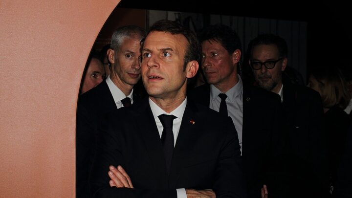 Caos in Francia per la morte di Nahel. Macron: «Violenze ingiustificabili»