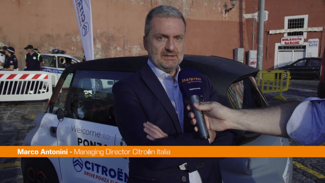Citroen porta la mobilità elettrica a Ponza con Ami e E-C4 X Citroen porta la mobilità elettrica a Ponza con Ami e E-C4 X