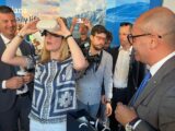 Metaverso, Metsola con i giovani tour virtuale nella sala Plenaria dell’Europarlamento