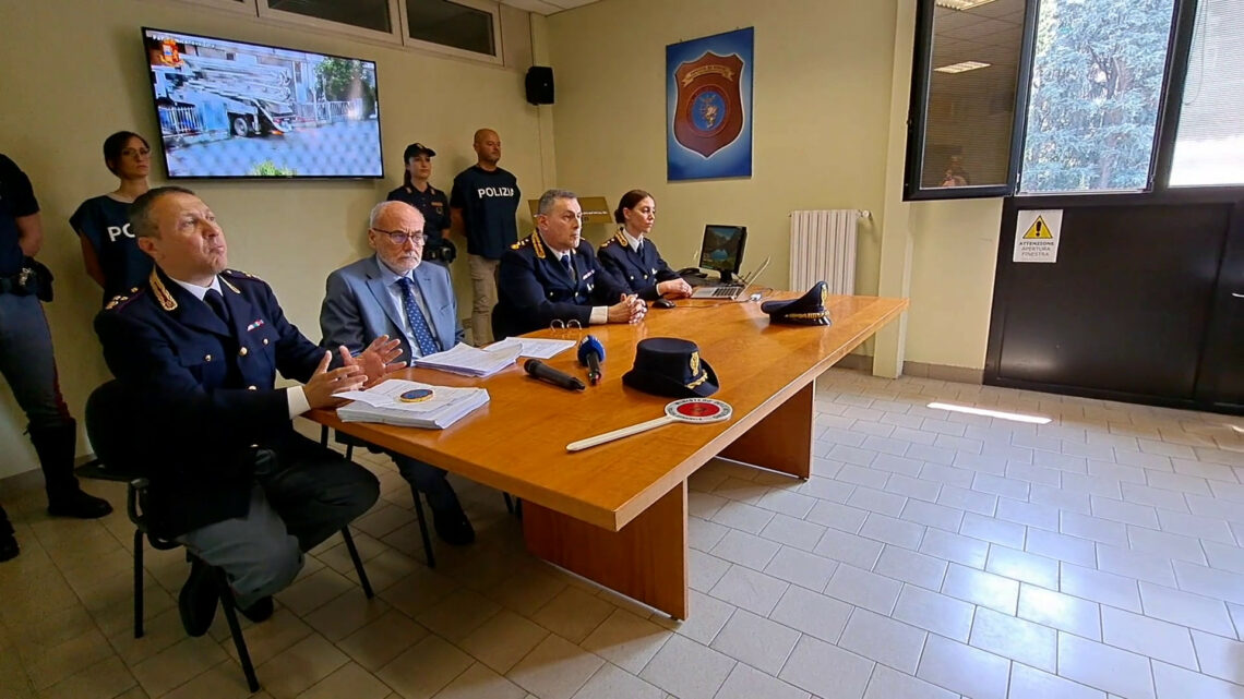Torino, 17 misure cautelari per ricettazione di auto rubate Torino, 17 misure cautelari per ricettazione di auto rubate