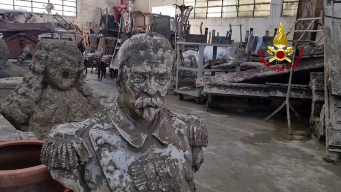 Forlì, vigili del fuoco recuperano opere d’arte Forlì, vigili del fuoco recuperano opere d’arte