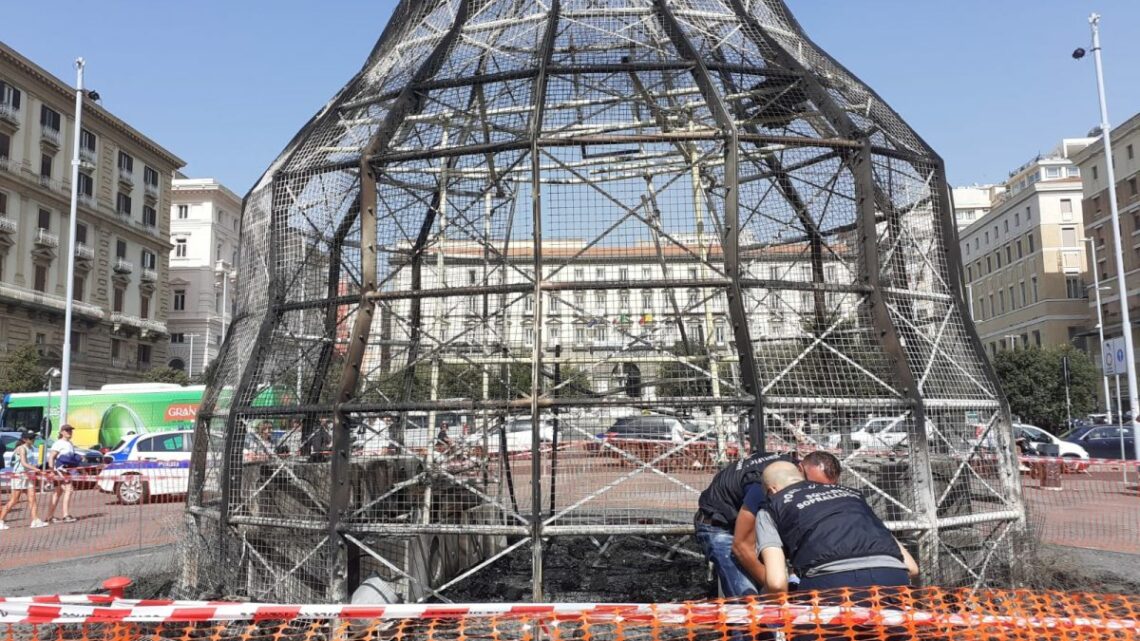 Napoli, la “Venere degli stracci” di Pistoletto distrutta da un incendio Napoli, la “Venere degli stracci” di Pistoletto distrutta da un incendio