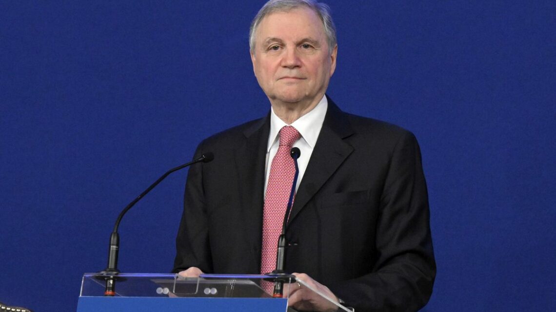 Visco “Giusto mantenere un andamento restrittivo sui tassi” Visco “Giusto mantenere un andamento restrittivo sui tassi”