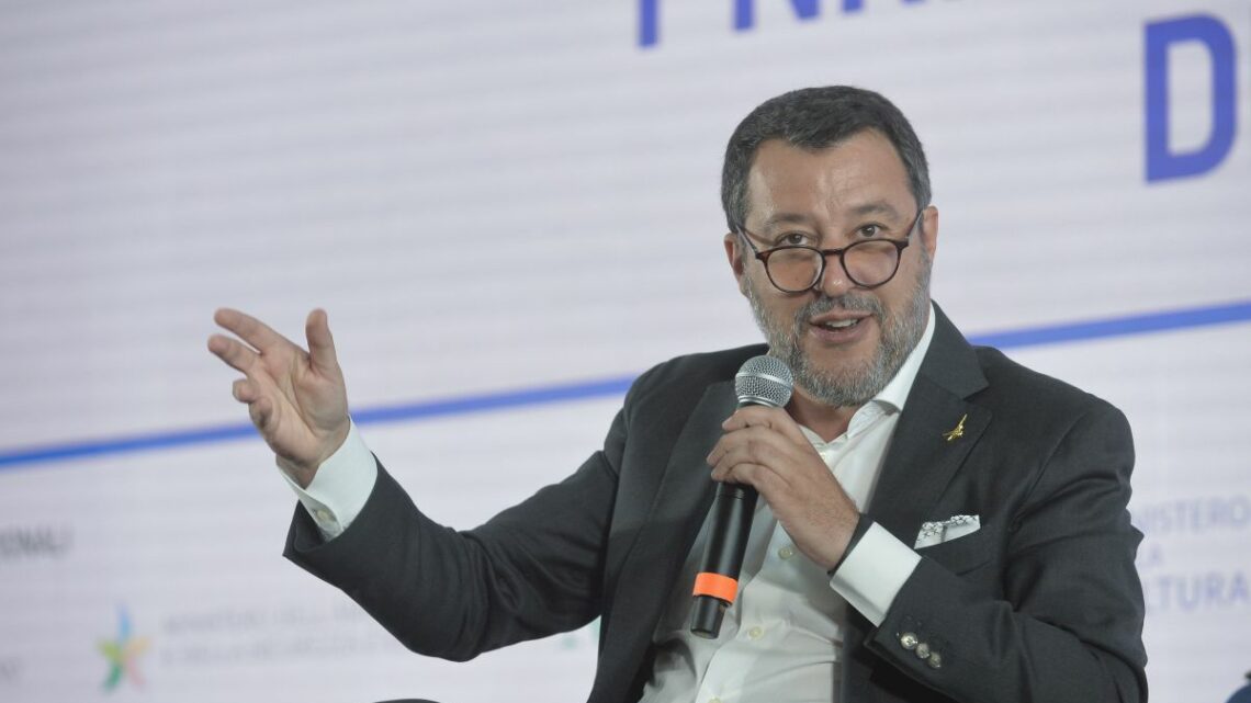 Scioperi, Salvini “Appoggio i lavoratori ma sono pronto a intervenire” Scioperi, Salvini “Appoggio i lavoratori ma sono pronto a intervenire”