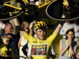 Vingegaard in giallo a Parigi: il Tour è ancora suo