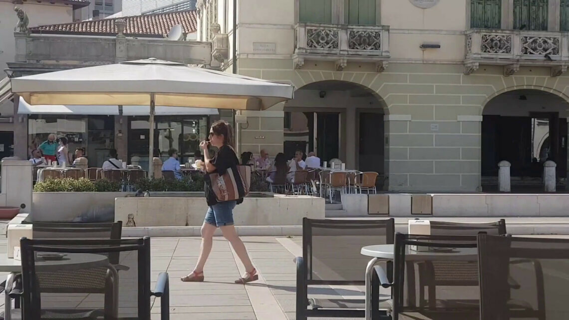 Il caldo frena gli acquisti, a rischio 3 miliardi e mezzo Il caldo frena gli acquisti, a rischio 3 miliardi e mezzo