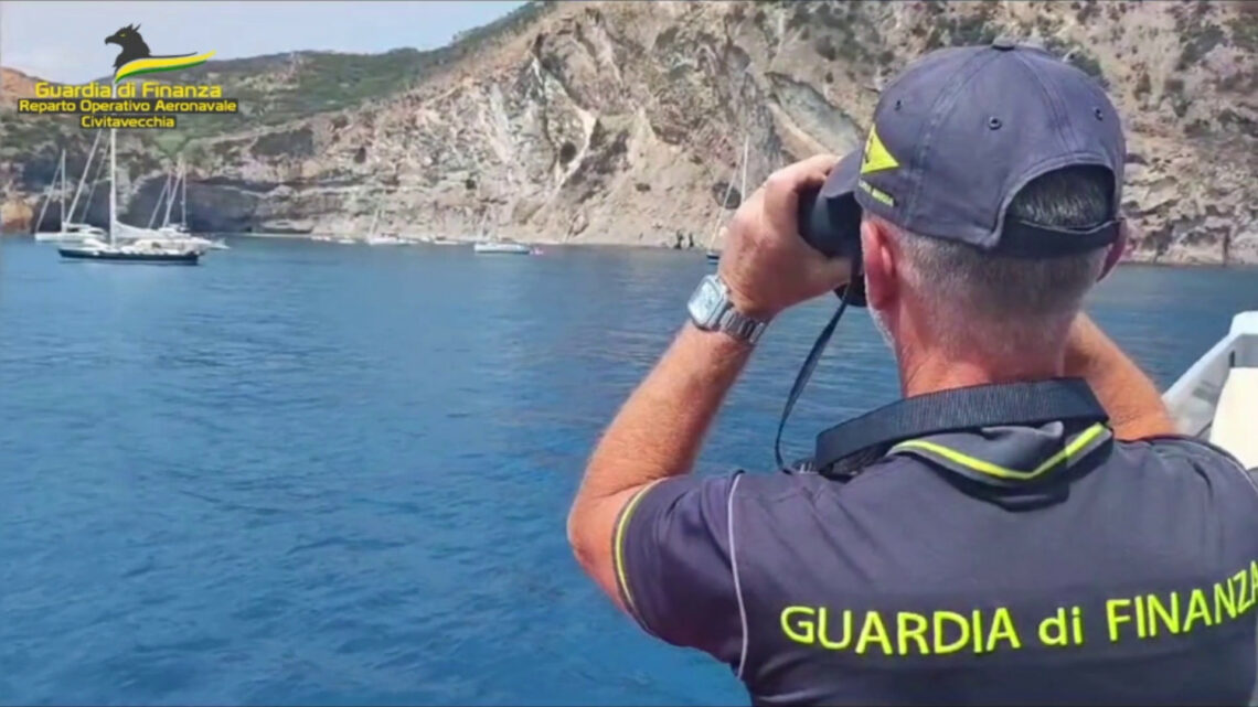 Scoperta a Civitavecchia un’imbarcazione con falsa bandiera italiana Scoperta a Civitavecchia un’imbarcazione con falsa bandiera italiana