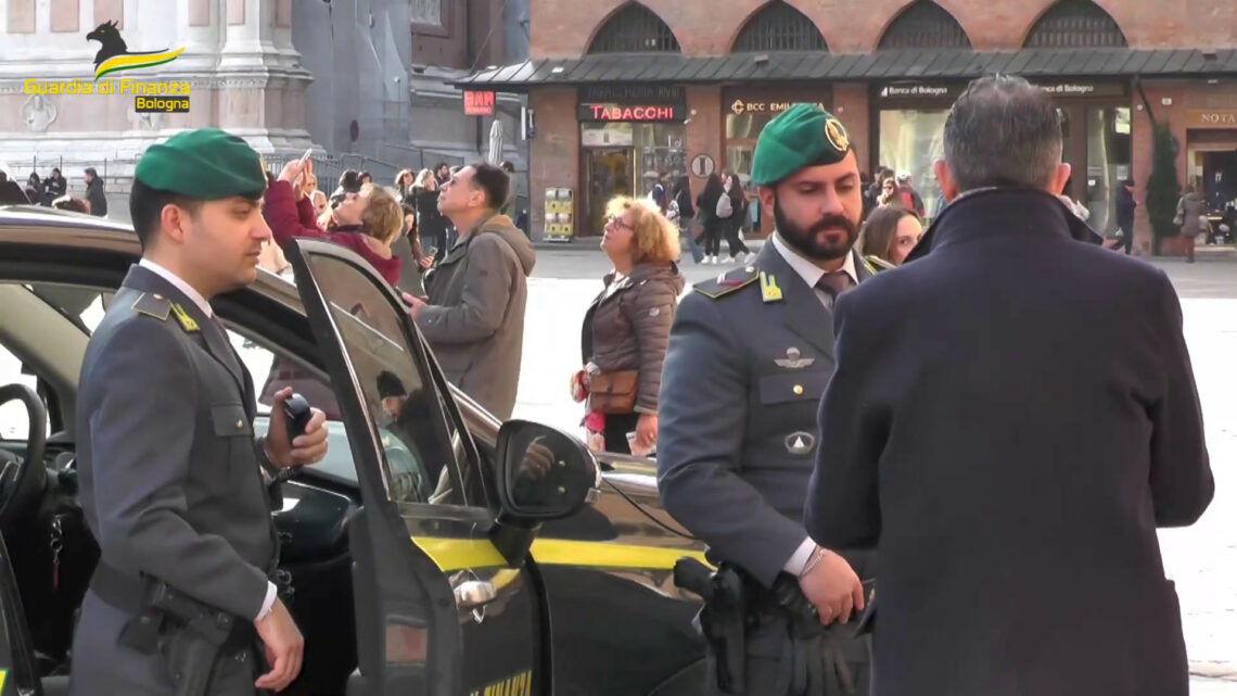 Bologna, condannato per contrabbando ma percepiva reddito cittadinanza Bologna, condannato per contrabbando ma percepiva reddito cittadinanza