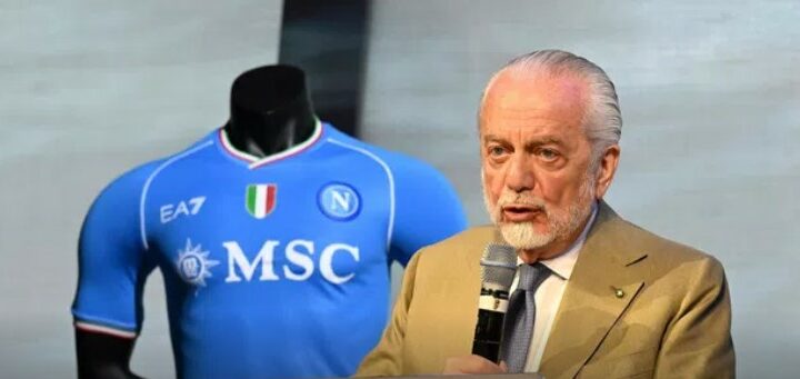 La nuova maglia del Napoli: gli azzurri guardano il futuro con i colori del passato