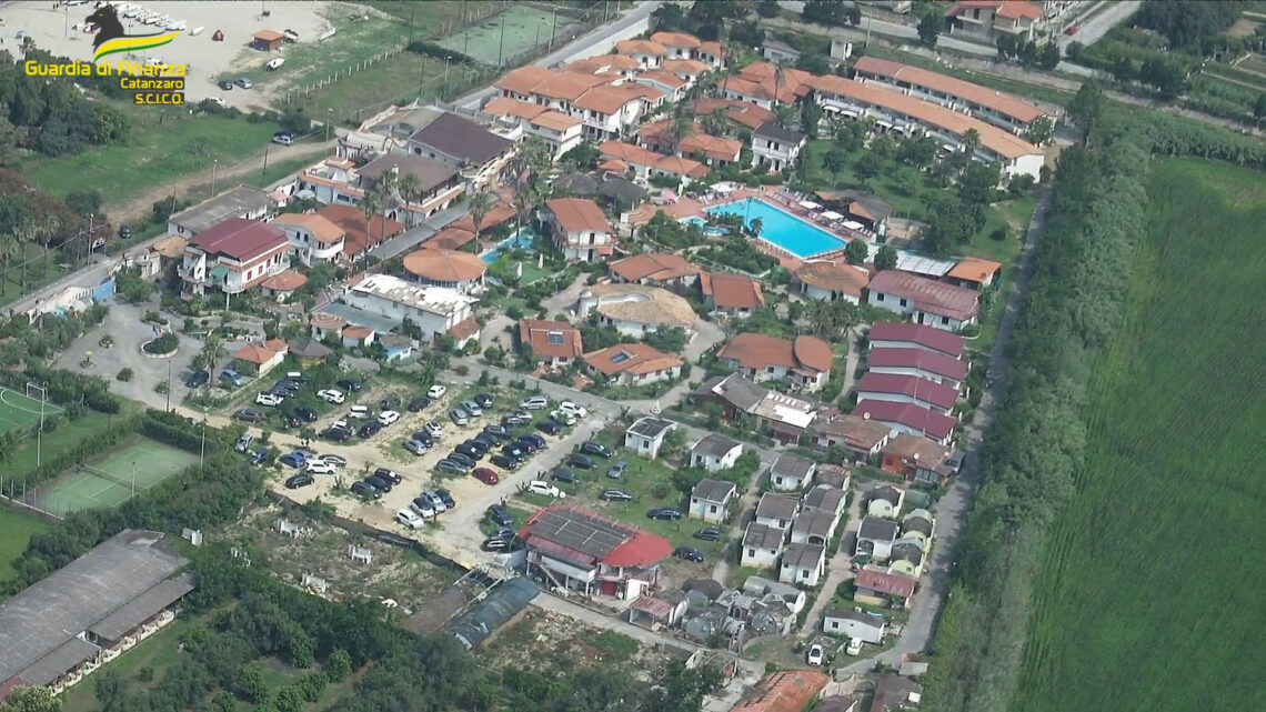 ‘Ndrangheta, 4 fermi e sequestro per 11,5 milioni da Gdf Catanzaro ‘Ndrangheta, 4 fermi e sequestro per 11,5 milioni da Gdf Catanzaro
