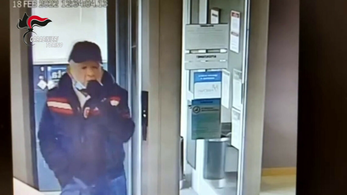 Arrestati due rapinatori di banche ultrasessantenni a Torino Arrestati due rapinatori di banche ultrasessantenni a Torino
