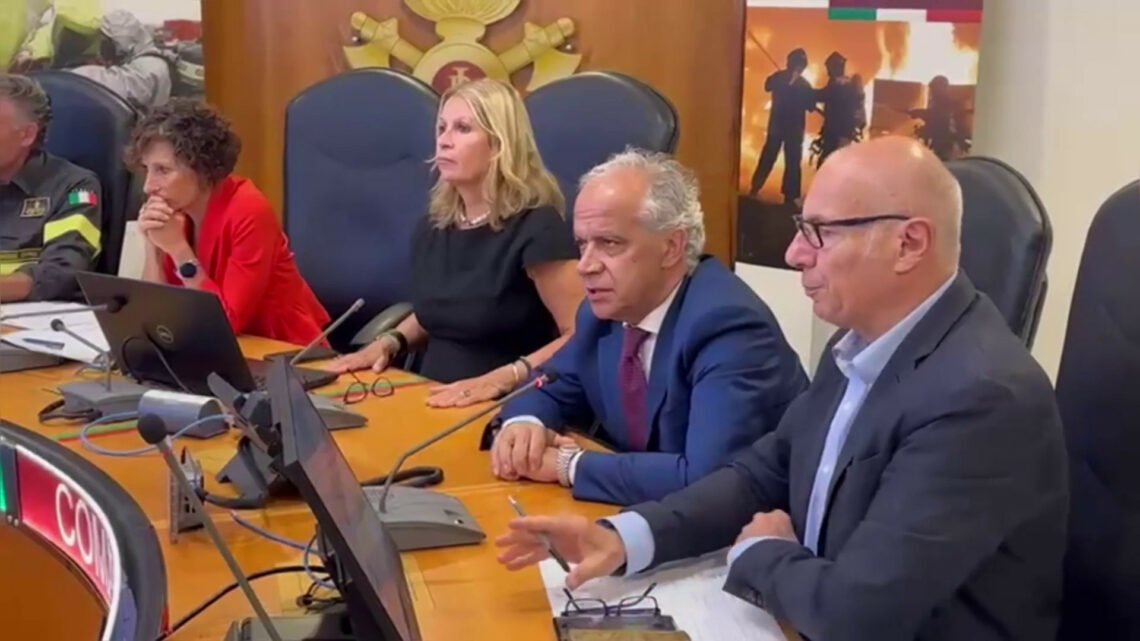 Piantedosi “Pronti a inviare più rinforzi a regioni colpite da roghi” Piantedosi “Pronti a inviare più rinforzi a regioni colpite da roghi”