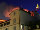 Incendio in una palazzina a Firenze, le immagini