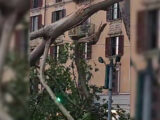 Le violenta tempesta nella notte a Milano
