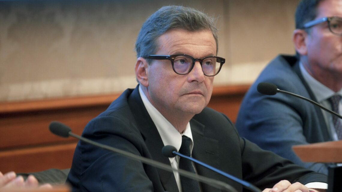 Calenda “Stop bandierine sul salario minimo, serve spirito costruttivo” Calenda “Stop bandierine sul salario minimo, serve spirito costruttivo”