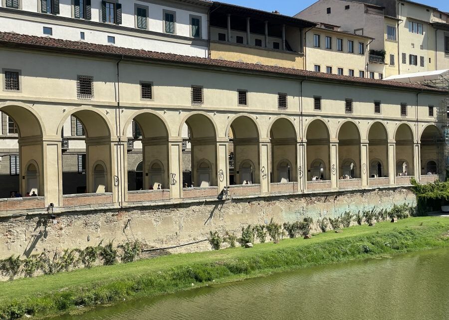 Corridoio Vasariano a Firenze, al via ripulitura delle colonne Corridoio Vasariano a Firenze, al via ripulitura delle colonne