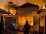Azienda in fiamme nel lodigiano, le immagini