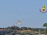 Fiamme nella periferia di Crotone, in azione due canadair