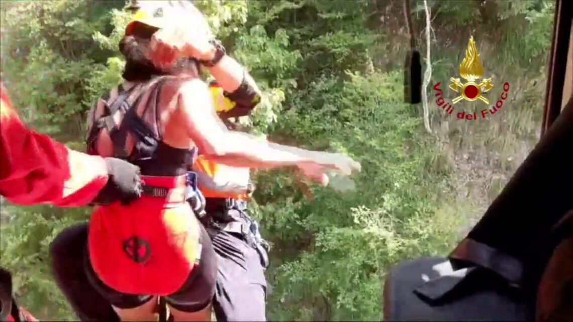Incidente in montagna nel Lecchese, donna soccorsa da Vigili del Fuoco Incidente in montagna nel Lecchese, donna soccorsa da Vigili del Fuoco