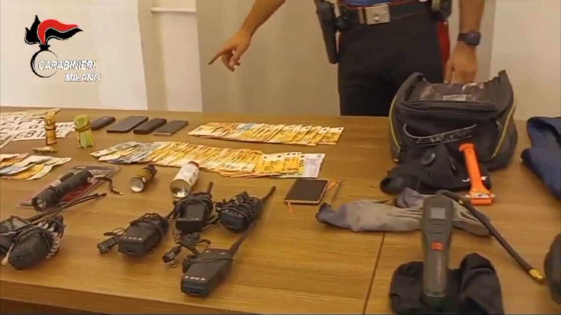 Milano, finti Carabinieri pedinavano anziane per derubarle. Arrestati Milano, finti Carabinieri pedinavano anziane per derubarle. Arrestati