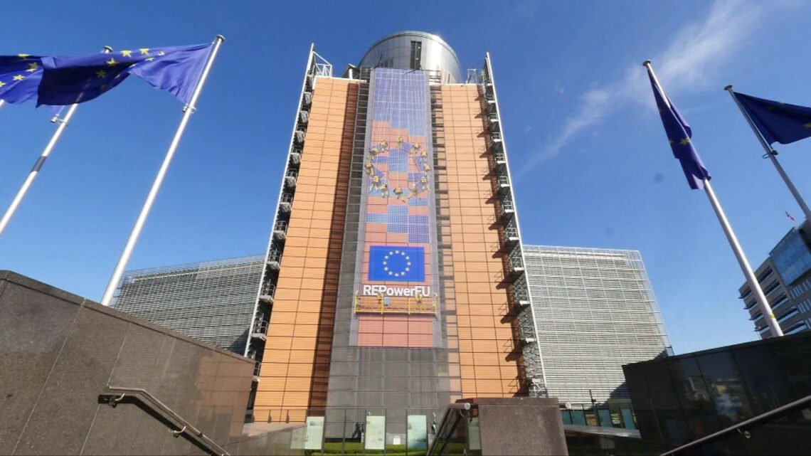 Ue, la bilancia commerciale torna in positivo Ue, la bilancia commerciale torna in positivo